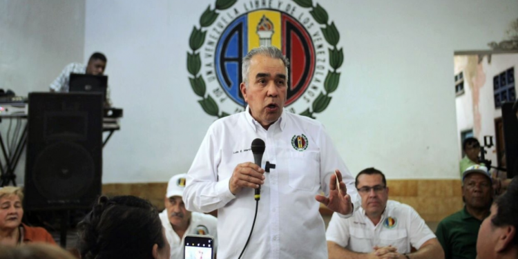 Nicolás Maduro deja congelado el salario mínimo en 130 bolívares