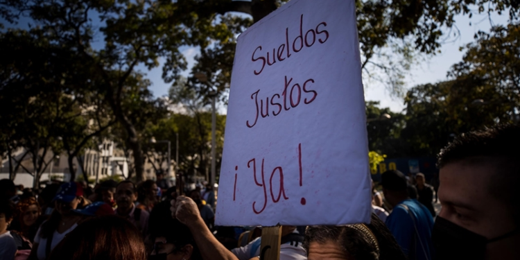 1ero de Mayo Dia del Trabajador…en Caracas salen a marchar [VIDEOS]