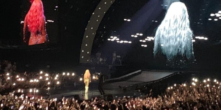 Karol G a París y Milán