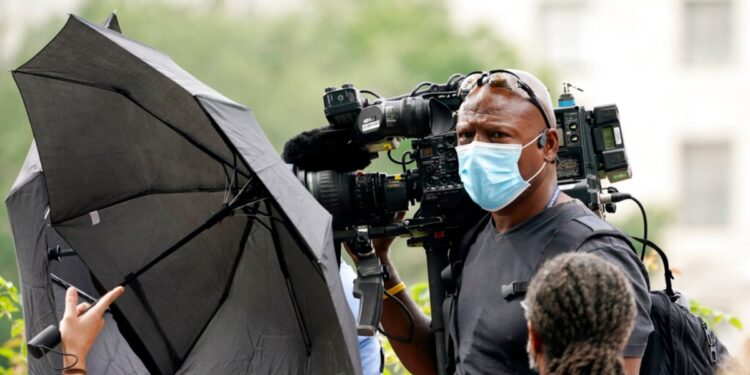 Imparten talleres de seguridad para periodistas en EEUU ante mayor hostilidad