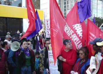 Gobierno ecuatoriano enfrenta protesta por posible eliminación de subsidio a combustibles