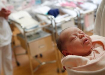 Ley en Nueva York dará descanso pagado a madres lactantes