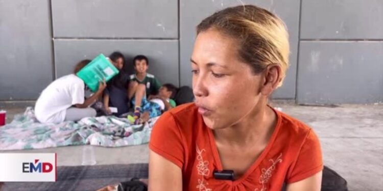 A pesar del intenso calor, migrantes intentan cruzar frontera sur de EEUU