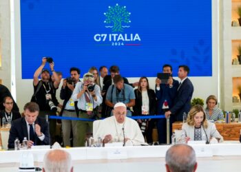 Francisco se convierte en primer papa en asistir a cumbre del G7