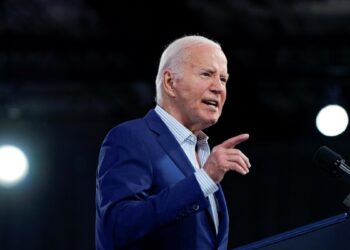 Biden reconoce su edad e insiste en que derrotará a Trump después de un duro debate