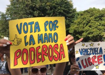 Inhabilitan a 10 alcaldes opositores que respaldan candidatura de Edmundo González