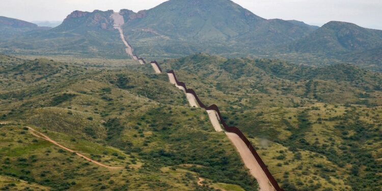EE.UU: Abrasante calor en el suroeste causa muerte a tres migrantes en el desierto