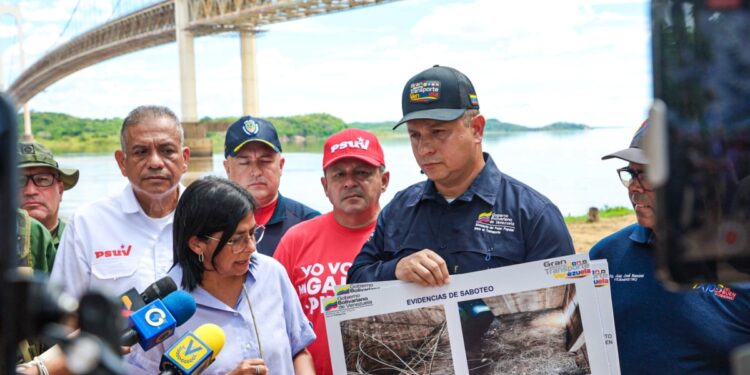 Gobierno de Venezuela acusa a la oposición de tener planes para derribar un puente