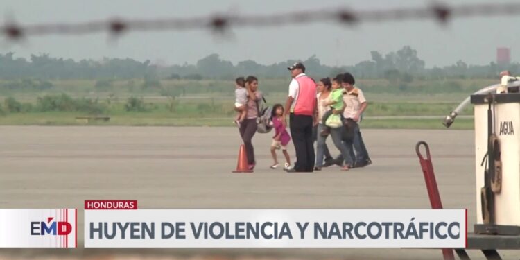 Más de 300.000 hondureños buscan refugio en otro país, según ACNUR