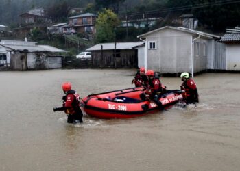 Chile: Las lluvias no dan tregua y un tornado arrasa con al menos 11 viviendas