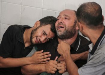 Israel ataca Gaza mientras aumentan las tensiones en la frontera con Líbano