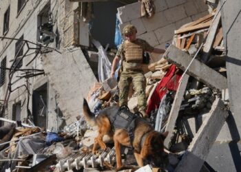 Escenas de Járkov tras la útima serie de ataques rusos con misiles