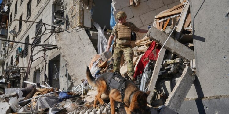 Escenas de Járkov tras la útima serie de ataques rusos con misiles