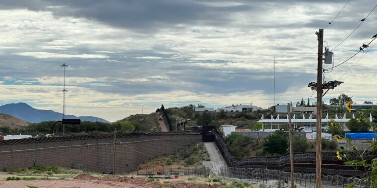 En Fotos | Cruces irregulares en la frontera se reducen a la mitad en sector de Arizona tras restricciones al asilo