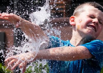 Prevén tiempo extremo en EEUU con calor en el suroeste, lluvia en el Golfo y nieve en las Rocosas