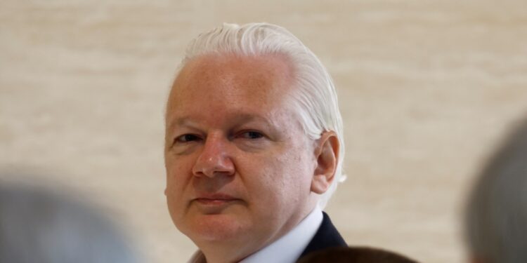 Julian Assange se declara culpable a cambio de su libertad