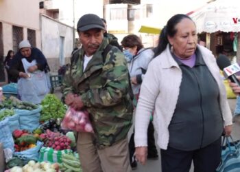 Bolivianos expresan su preocupación por el aumento de precios en la canasta básica