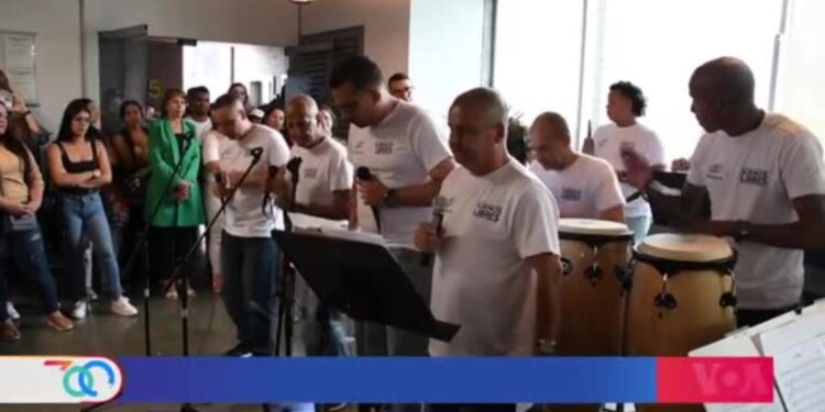 Orquesta de la Cárcel Bellavista da su primer concierto durante unas horas de libertad