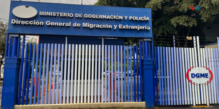 A menos de un mes de la entrada en vigor de la orden ejecutiva que restringe las solicitudes de asilo, hubo una reducción del 40 por ciento.