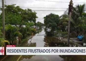 Afectados por inundaciones en la Florida esperan ayuda de autoridades, se prevén más lluvias