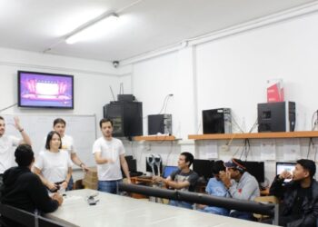 La iniciativa de tres jóvenes para llevar enseñanza a zonas de escasos recursos en Caracas