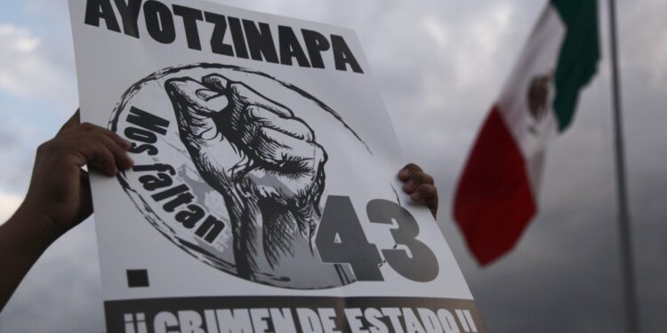 México: Padres de desaparecidos de Ayotzinapa dicen que Fiscalía realiza estudios óseos sin apoyo técnico