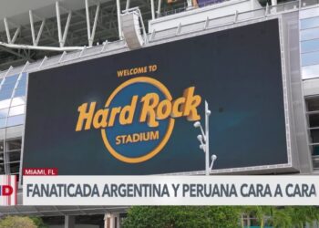 Fanáticos argentinos y peruanos apoyan a sus equipos desde Miami en choque en la Copa América