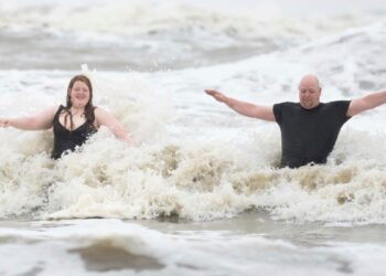 Texas emite declaración de desastre mientras tormenta tropical Alberto azota el estado