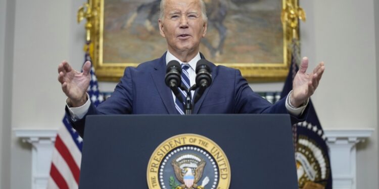 Biden indulta a militares condenados por ley derogada sobre relaciones homosexuales consentidas