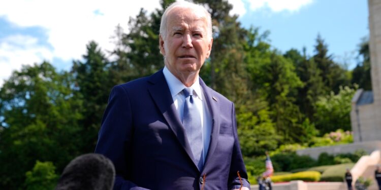 Joe Biden anunciará una medida inmigratoria que favorece a cónyuges de ciudadanos estadounidenses con un camino hacia la ciudadanía.