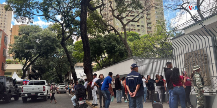 Gobierno de Maduro pone a prueba su maquinaria en ensayo de elección presidencial