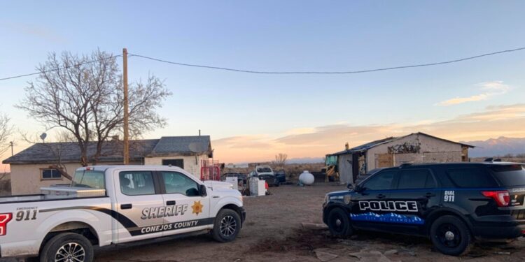 A pesar de las altas temperaturas y el intenso calor, los migrantes intentan cruzar la frontera sur de EEUU.