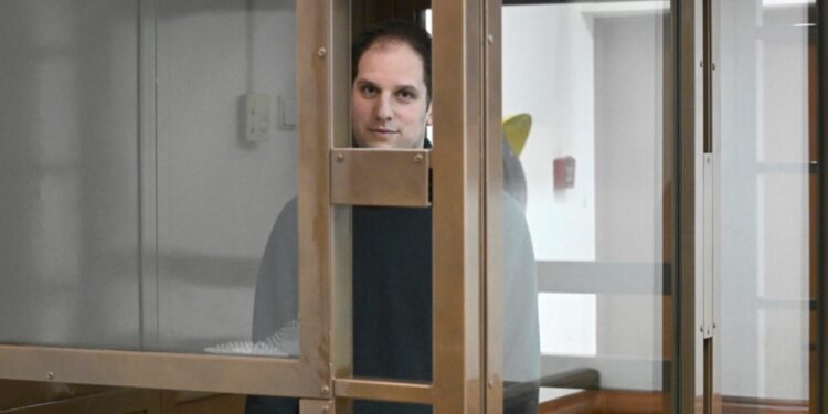 Periodista estadounidense encarcelado en Rusia será juzgado a puerta cerrada