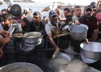 ONU dice a Israel que suspenderá operaciones de ayuda en Gaza si no mejora la seguridad