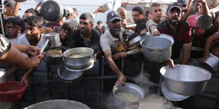 ONU dice a Israel que suspenderá operaciones de ayuda en Gaza si no mejora la seguridad