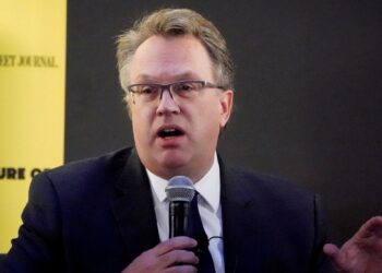 Williams de la Fed espera que tasas bajen según disminuyan las presiones inflacionarias