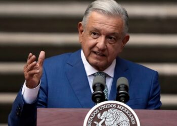 López Obrador admite el desplazamiento de miles de personas por violencia en el sur del país