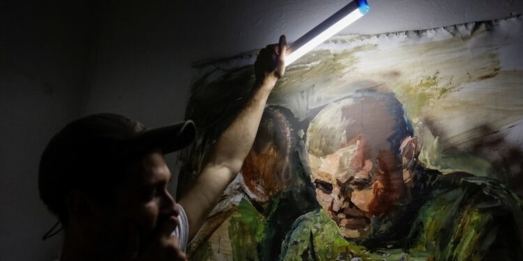 En Fotos | Kiev enfrenta la oscuridad mientras la red eléctrica es golpeada por ataques rusos