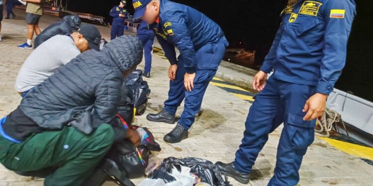 Colombia halla a 32 migrantes en ruta marítima irregular hacia Centroamérica