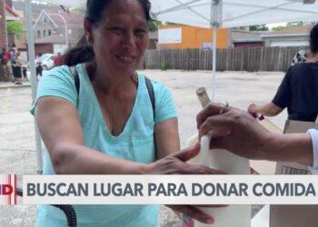 Voluntarios en Chicago buscan nueva sede para seguir donando toneladas de comida