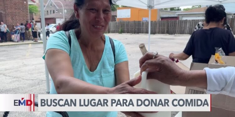 Voluntarios en Chicago buscan nueva sede para seguir donando toneladas de comida