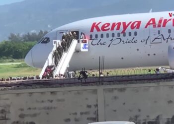 Llega a Haití primer contingente de policías kenianos apoyado por la ONU para combatir violencia