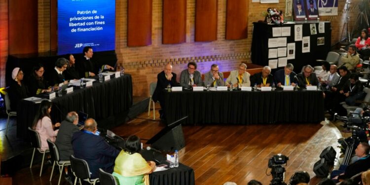 Tribunal de Paz en Colombia pide investigar presuntas interceptaciones ilegales a sus magistrados