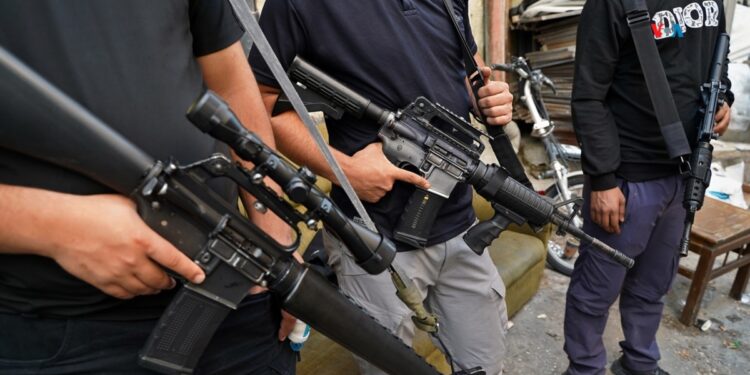 Expertos exigen acciones contundentes que ayuden a controlar la crisis generada por la violencia armada en EEUU