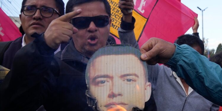 protestas en rechazo a anunciada eliminación de subsidio a combustibles