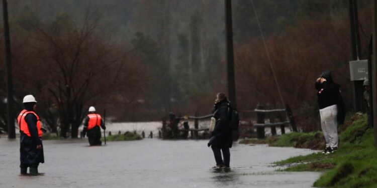 El sur de Chile sufre inundaciones y fuertes lluvias, y el gobierno decreta catástrofe