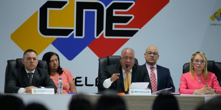 Rector critica al presidente del CNE. Hay 51 cárceles con huelgas