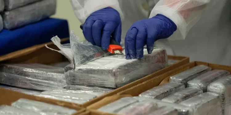 Ecuador captura lancha con casi una tonelada de cocaína hacia América Central y del Norte