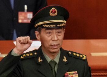 Un exministro chino de Defensa es expulsado del Partido Comunista por acusaciones de corrupción