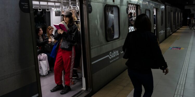 Argentina registra en mayo inflación de 4,2 %, la tasa mensual más baja desde 2022